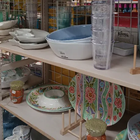 ENTERTAINING - Serveware to transform your table setting and enhance the joy of dining.
