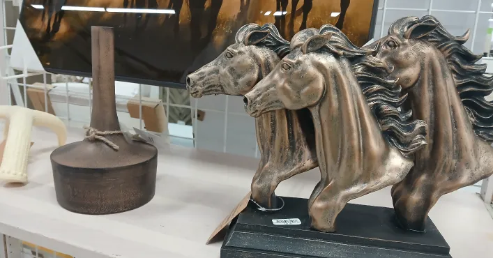 KEEP UP TO DATE - Sign up for our email list for all the latest trends.